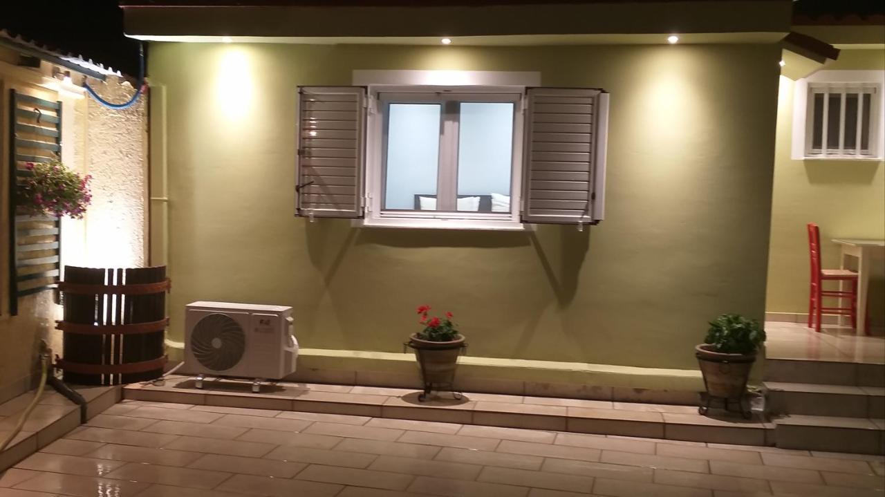 Vicky'S Place,Near Athens Airport Koropion Bilik gambar